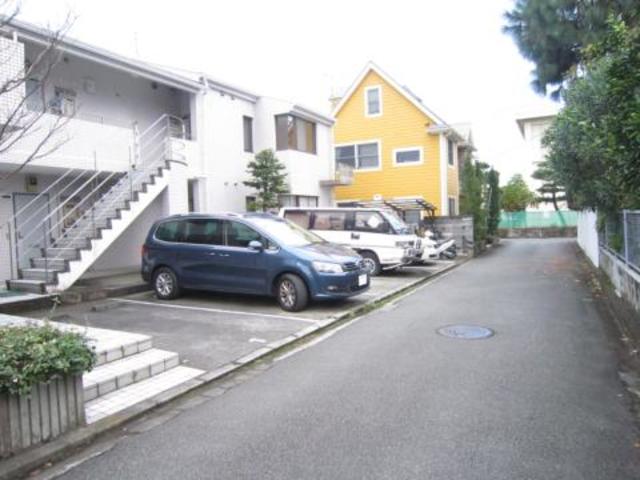 カーサ湘南 敷地内駐車場です。