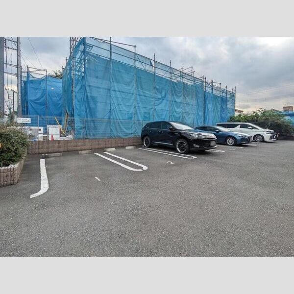 リュミエール 駐車場