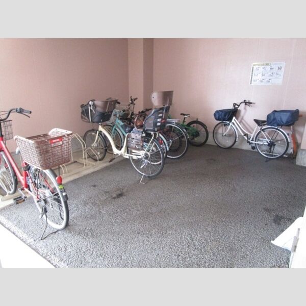 グランパシフィック201号室 駐輪場