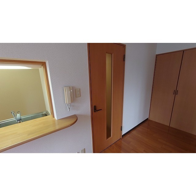 ＯＣＴＯＦＯＬＩＡ0202号室 リビング