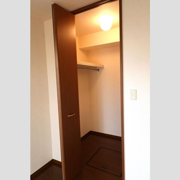 カメリア101号室 収納