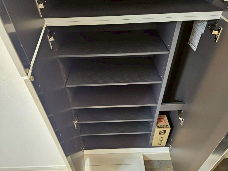 ラヴィエント南千住Ⅴ11階 下足入れ