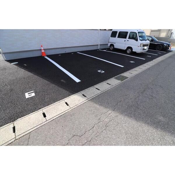 ミリアビタ大森台101号室 駐車場