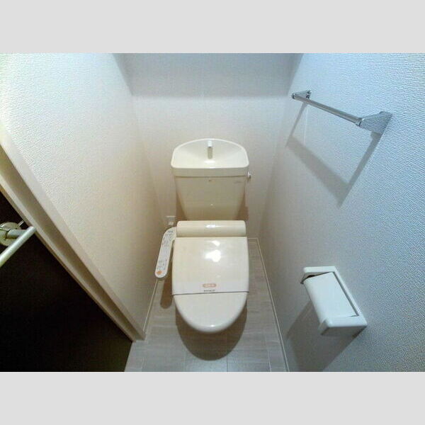 ヴェルドミールⅢ101号室 温水洗浄便座