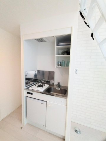 ラプレ下丸子 使い勝手が良いガスキッチンは自炊派にも◎ミニ冷蔵庫も完備