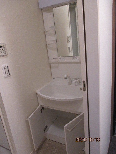 アミスタ湘南0302号室 スペースが確保できる洗面所です