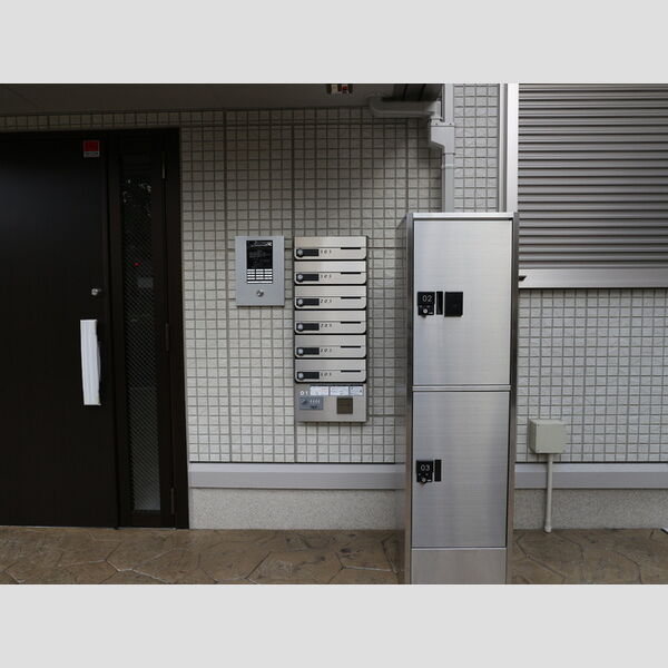 クレストテラス305号室 オートロックと宅配ボックス設置