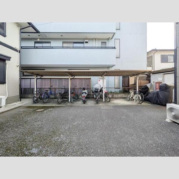 クレセント　B 駐輪場