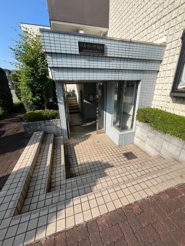 ベルカーサ橋本0102号室 エントランス