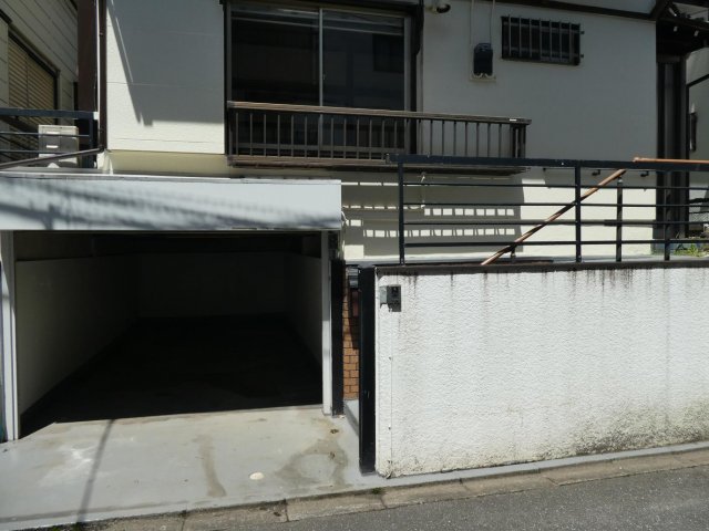 シャトー原木中山戸建て 電動シャッター、照明付 H1650mm （限界1700mm）