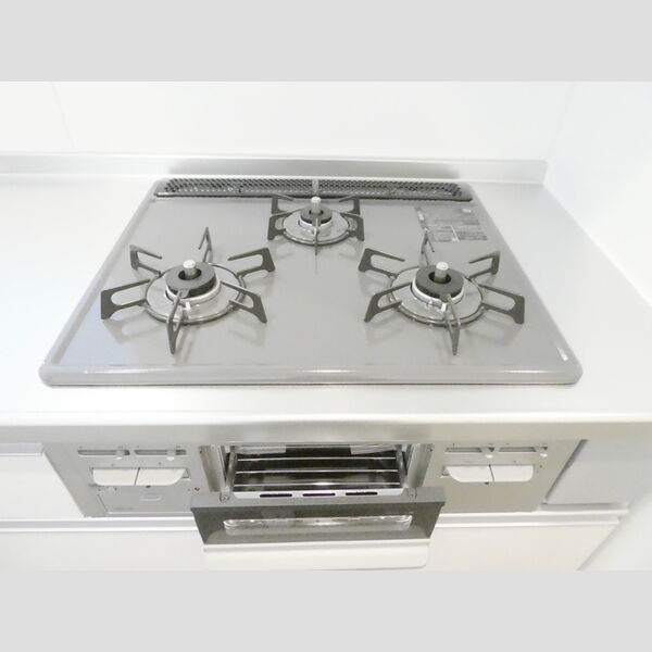 オルソ南鳩ヶ谷103号室 3口ガスコンロ