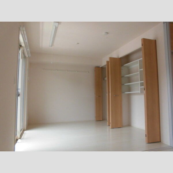 レセンテ小仲台101号室 洋室