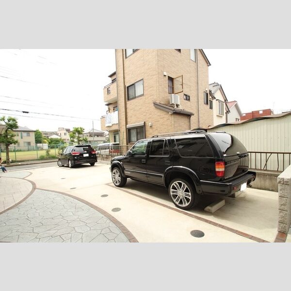 シトロンフレアⅡ 駐車場