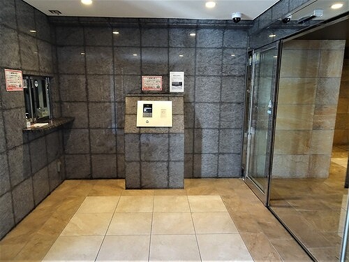 プレシス新宿御苑 エントランス