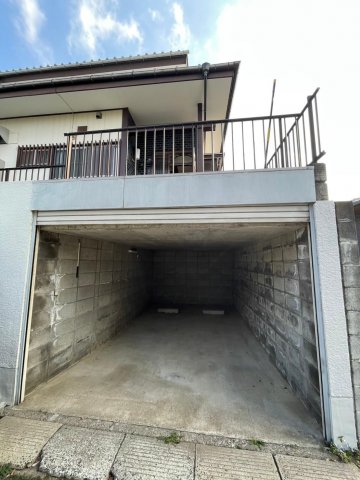 船橋市八木が谷デザイナーズリノベ戸建て シャッター付きガレージ車庫