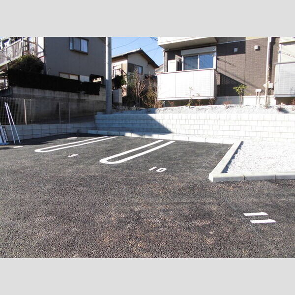 イストワール　弐番館 駐車場