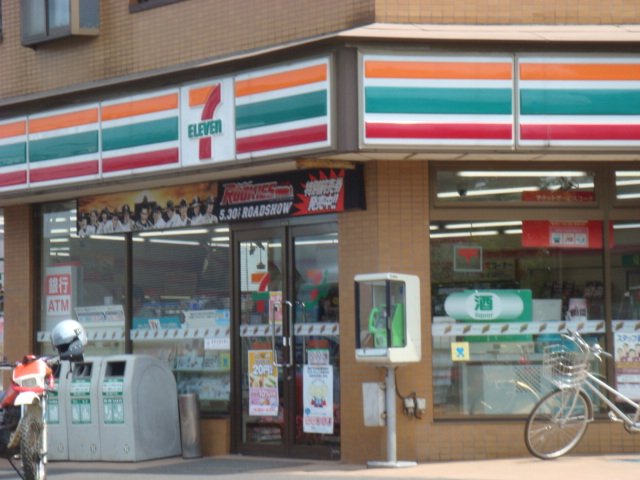 レヴメゾン神山 セブンイレブン新座新堀3丁目店まで2,090ｍ