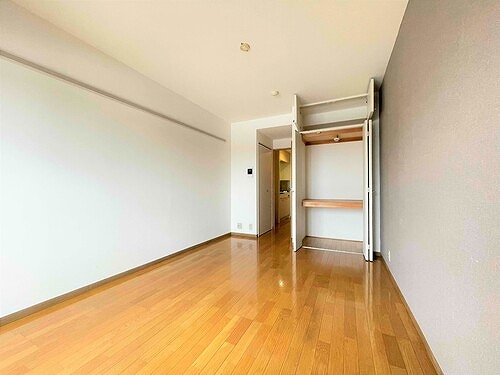 プレジオ３ 洋室 約7.5畳 別角 ※同タイプ別部屋2022年9月撮影