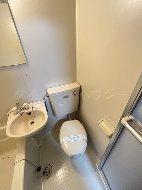 アーバンスクエア江原町Ａ棟0105号室 トイレ