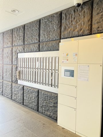 プライムアーバン烏山ガレリア107号室 1階集合ポスト・宅配ボックス完備