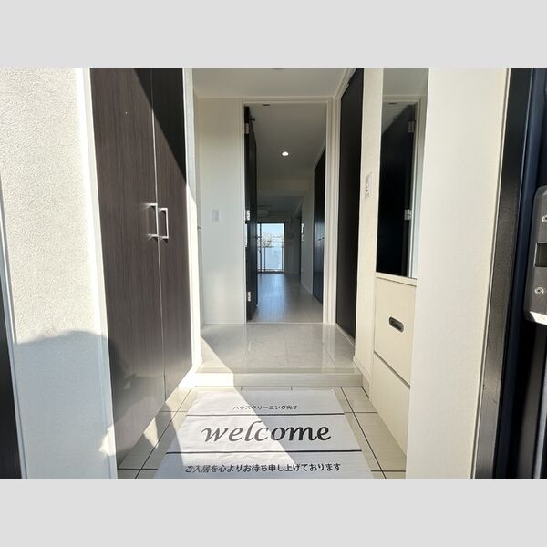 ラ・ベレッツァ　フェリオ 玄関中