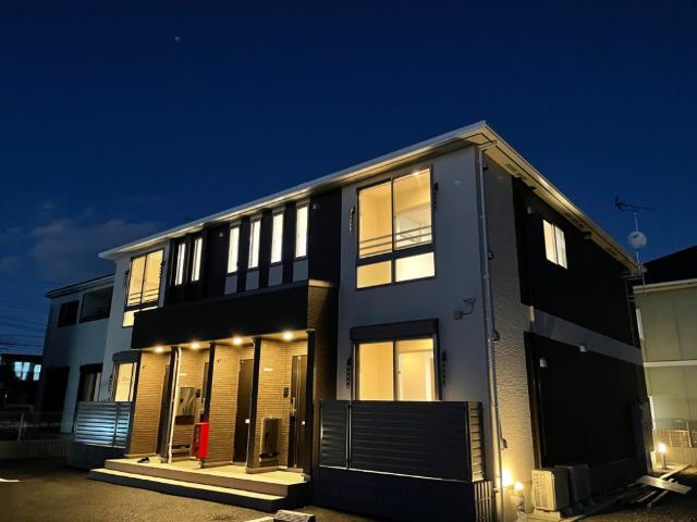 カルム荒幡 外観写真（夜）