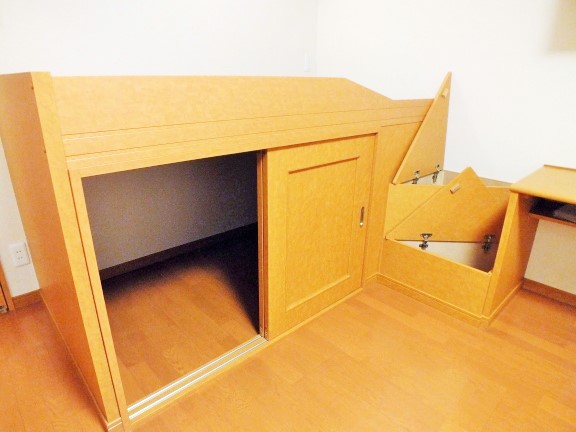 レオパレスハイム　つくば101号室 造付けベッドあり、ベッド下収納あり