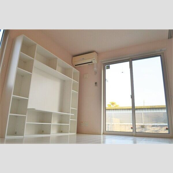 マ・メゾン101号室 リビングダイニング(別角度)