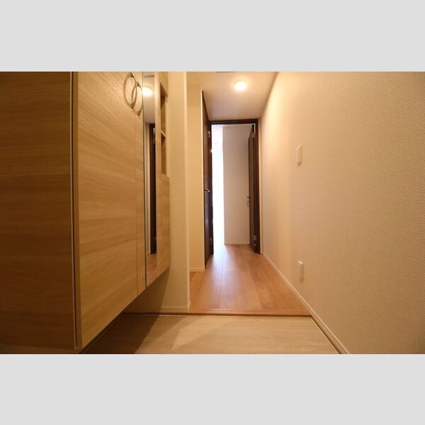 グラナーデ新宿101号室 玄関