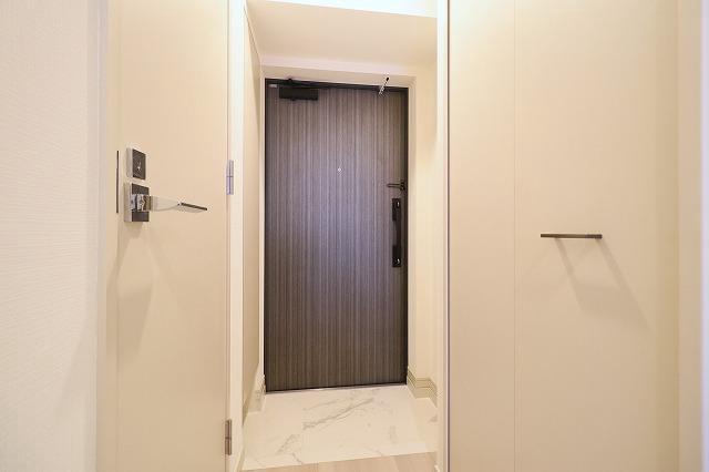 ALTERNA横濱阪東橋4階 玄関