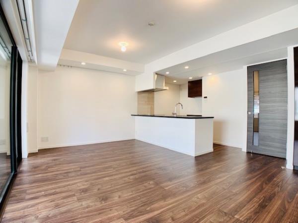 ＥＶＥＲＴＯＷ　ＣＨＯＪＡＭＡＲＵ2階 リビング