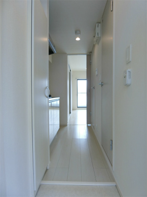 リブリ・大倉山3階 玄関