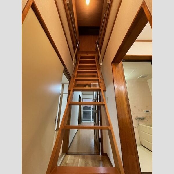 農住メゾンサニーホームズ　A202号室 屋根裏収納入口