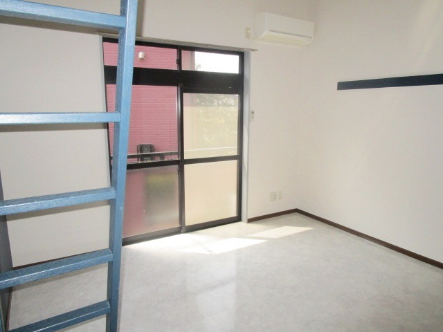 デルニエワコーI1階 リビング