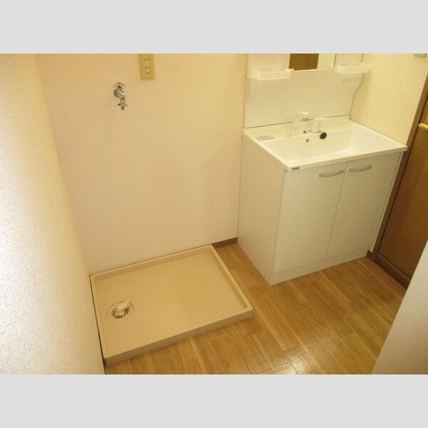 メゾンフォレスト　B 洗髪洗面化粧台、室内洗濯機置場