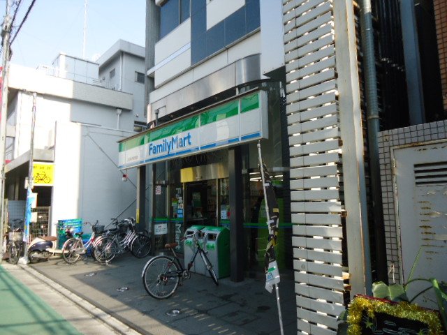 ゼファー上石 ファミリーマート上石神井駅前店まで320ｍ