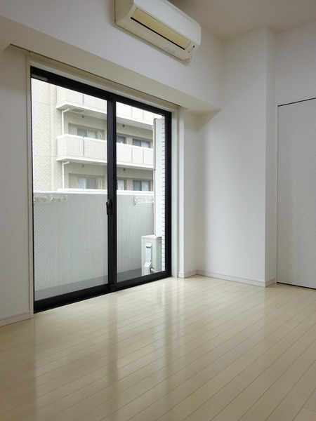 ＤＯＬＣＥ　ＹＯＫＯＨＡＭＡ関内 リビング