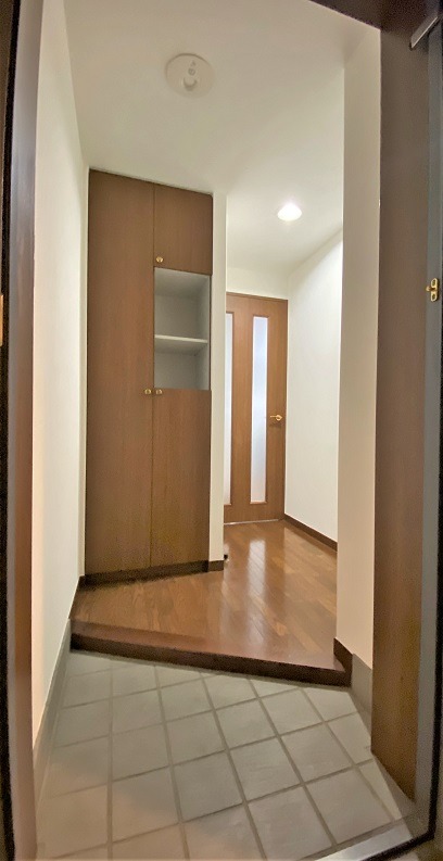 Ｔ’ｓ　ｇａｒｄｅｎ稲城6階 玄関