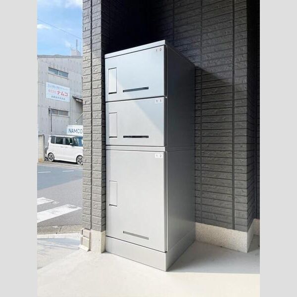 グラナーデ高野台305号室 宅配ボックス2