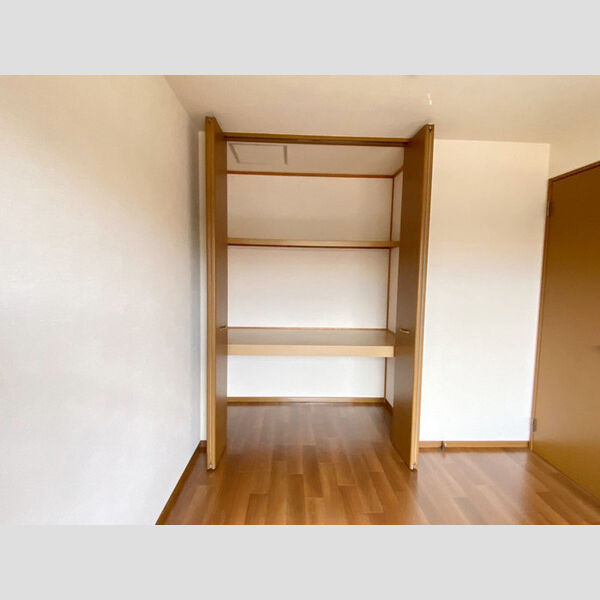 グリーンコート　弐番館 洋室　物入