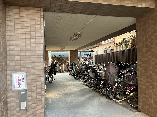 グローリオ十条 駐輪場　※2026年3月撮影
