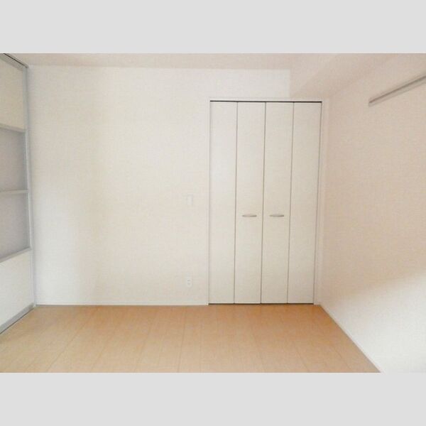 ルーエ　A102号室 洋室