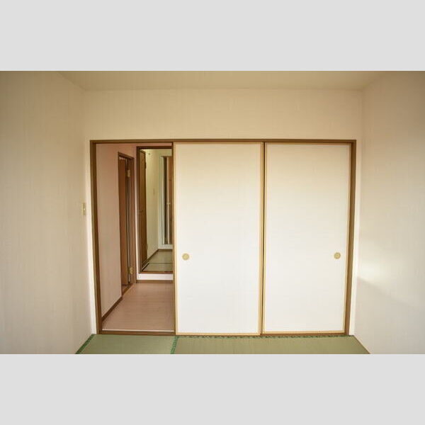 エントピアマルオカ202号室 和室