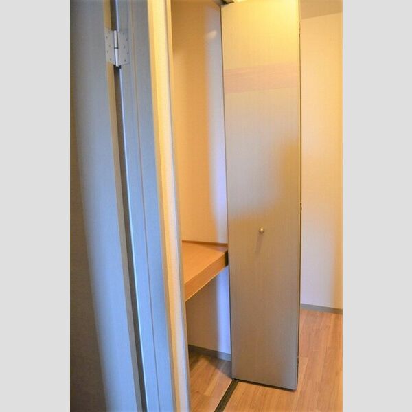 ファーストシティ君塚　I 物入(玄関廊下部)