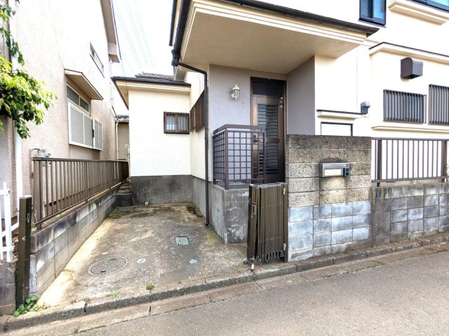 亀久保ハウス 幅約2.1m、バイク・自転車置場にも便利。約30m先に月極有