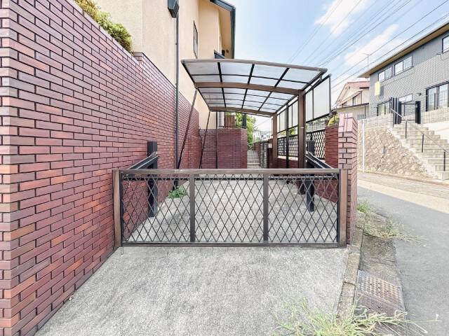 湖畔2丁目貸家 駐車場