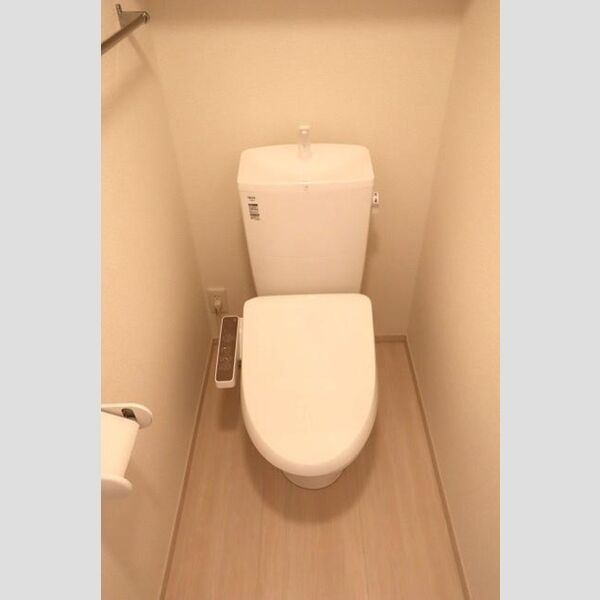 メゾンドシェリール102号室 温水洗浄暖房便座