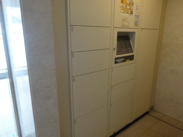 エム・ブランド新宿戸山公園1階 宅配BOX