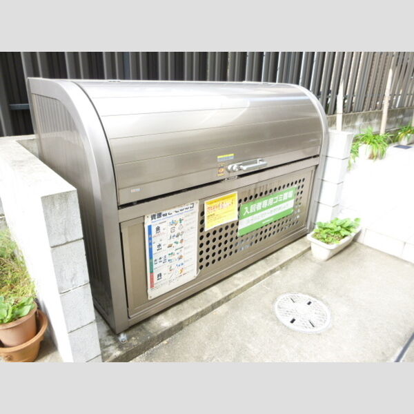 ウェルストン102号室 入居者専用ゴミストッカー