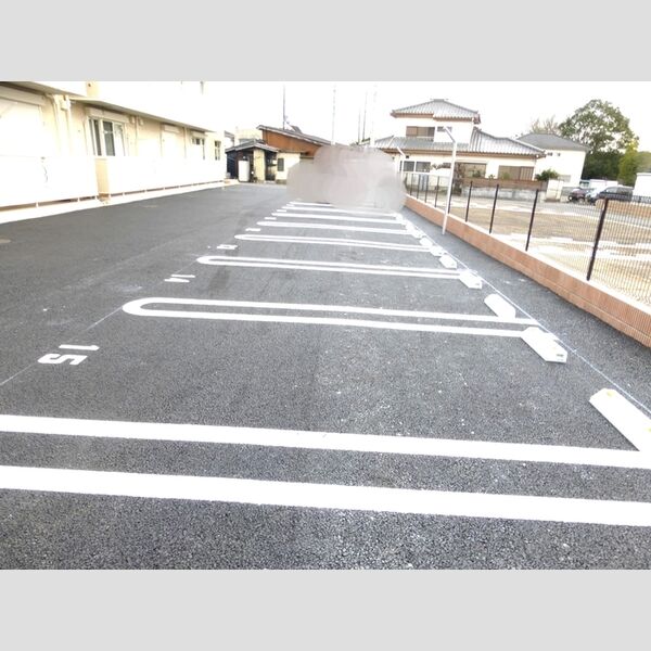 コリーヌオッツ 駐車場